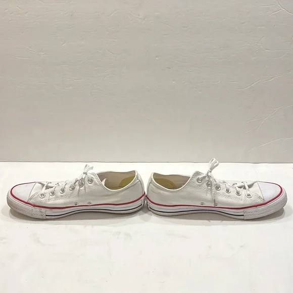 Converse low top, tennis shoes, men’s white size 8 - Picture 4 of 7